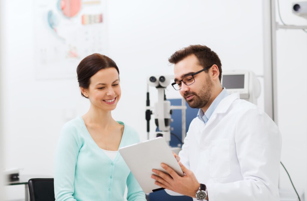 An optometrist discusses the details of TempsSure radiofrequency treatment with his young patient at her initial consultation.